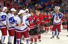 Россия — Канада. Хоккей. Россияне покинули лед до гимна Канады